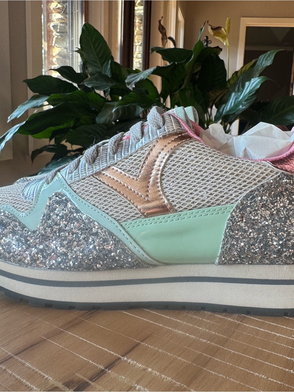 Mi.iM Women’s 7.5 Low Lace-Up Athletic Sneakers Silver Glitter Pink/Mint Green